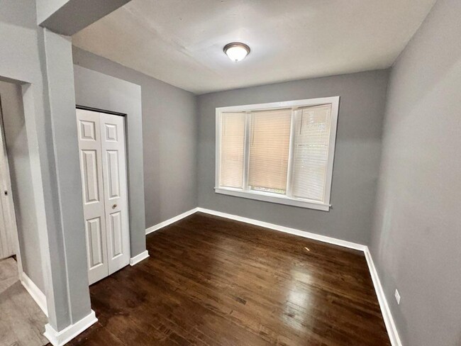 Photo - 7841 S Drexel Ave Unidad 1F