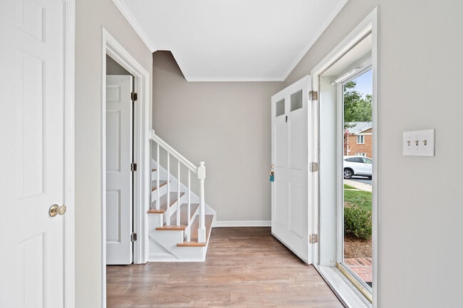 Photo - 4827 Tower Rd