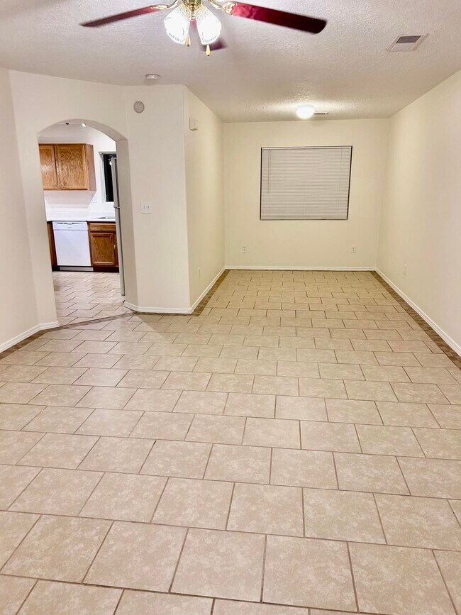 6137 Vaughn Dr NE