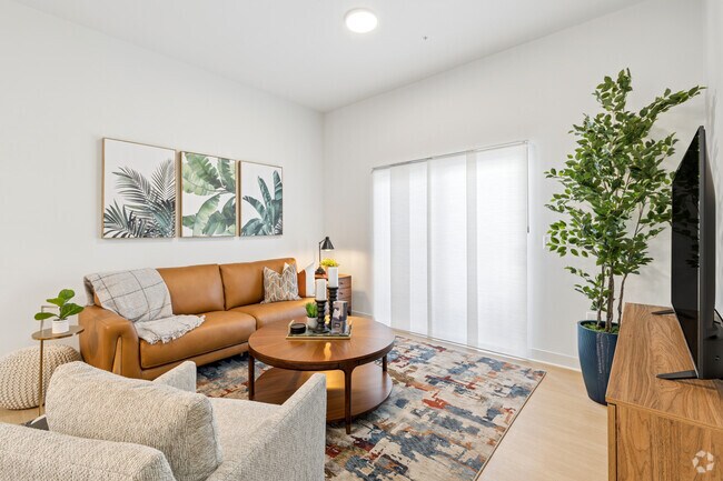 Maple 1BR, 1BA - 724SF - Living Room
