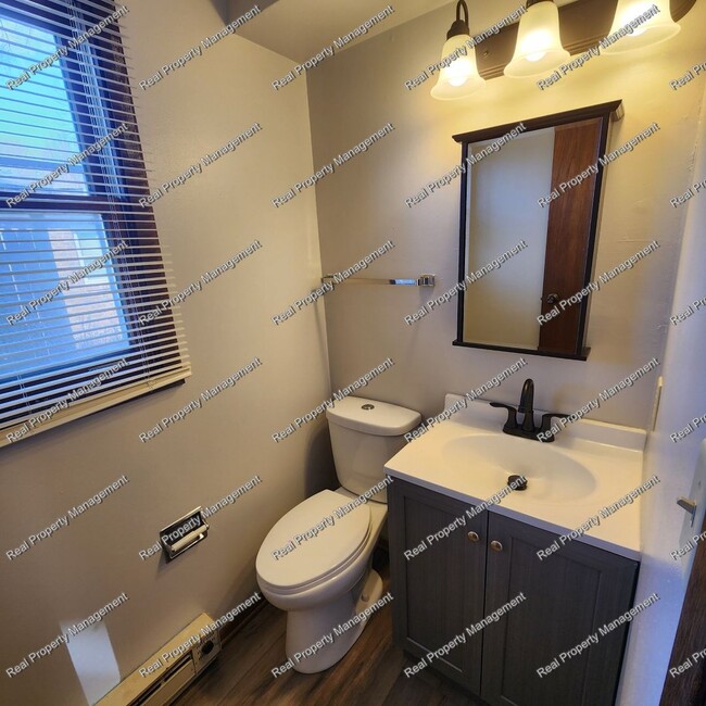 Updated 2 Bedroom Duplex House House Rental in Chesterton, IN