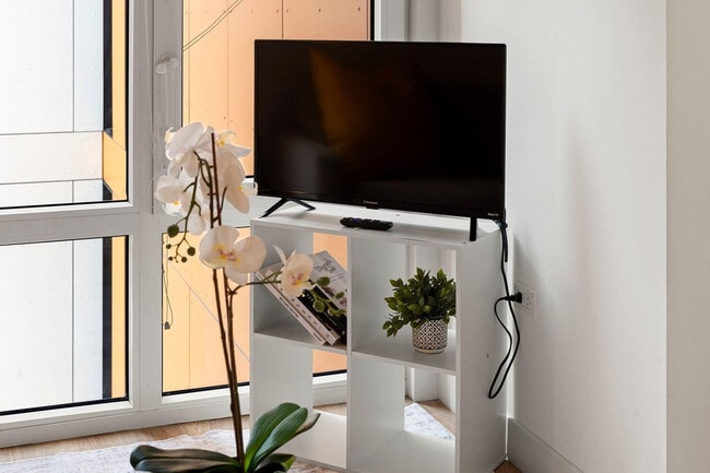 Building Photo - 853 W Blackhawk St Unit FL6-ID1466141P