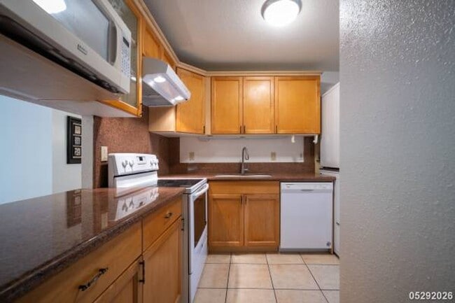 Photo - $2,550 / 2br - 793ft2 - Maintained and Freshly Painted 2BR/1BA/2PKG unit in Waikalani Woodland (M...