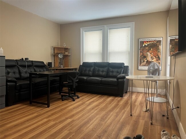 Photo - 128 Hawley St