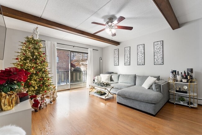 Photo - 80 N Warren St Unidad 2D