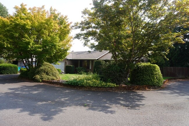 Photo - 4631 NW Lincoln Ave