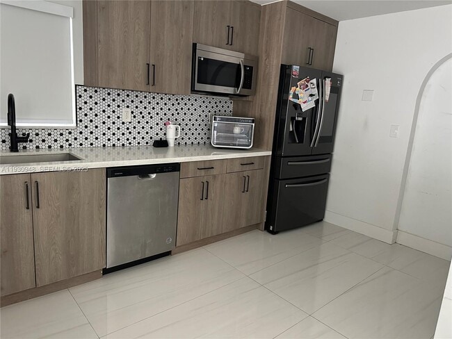 Photo - 14830 Harding Ln