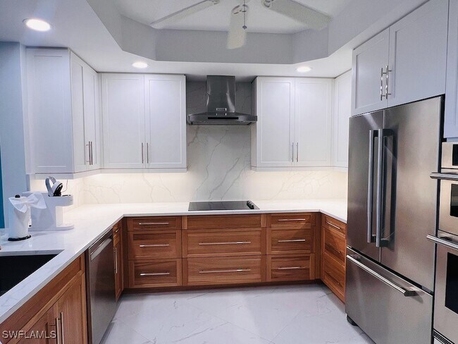 Photo - 425 Cove Tower Dr Unidad 902