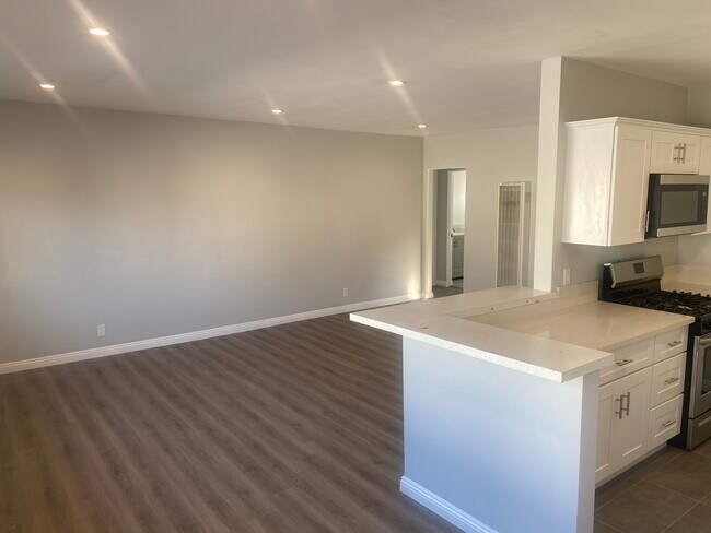 Photo - 1223 N Kingsley Dr Unit Kingsley Apt #5