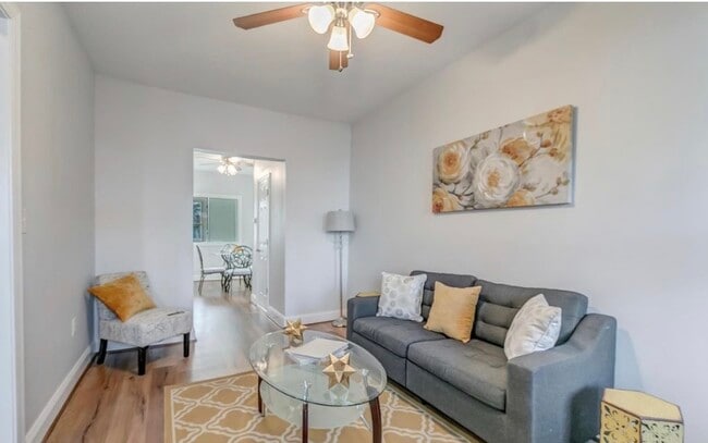 Photo - 237 15th St SE