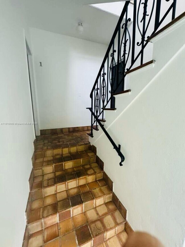 Photo - 315 W 28th St Unit 5