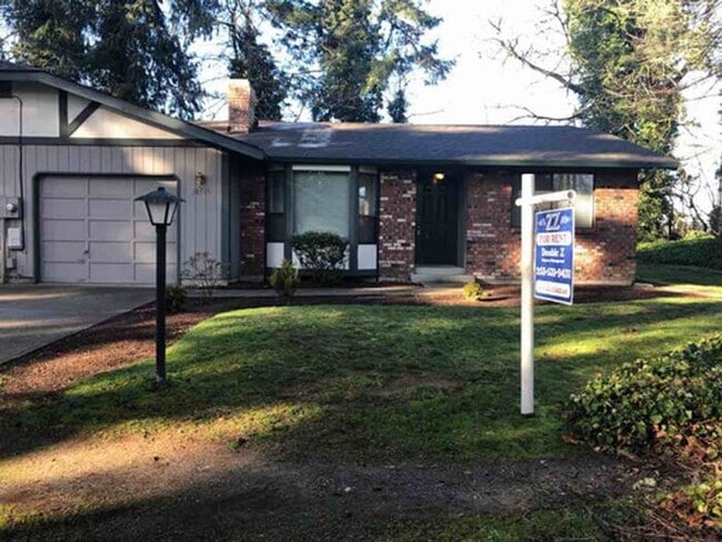 Building Photo - Nice 2 Bedroom 1 Bathroom Duplex in Edgewood!