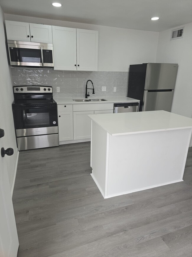 Photo - 7900 Brookriver Dr