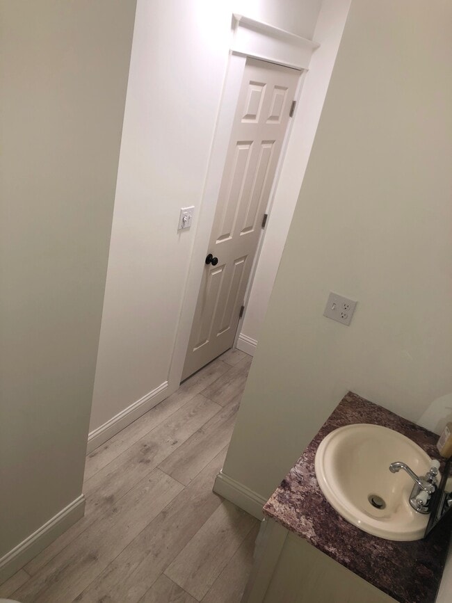 Photo - 225 W Loucks St