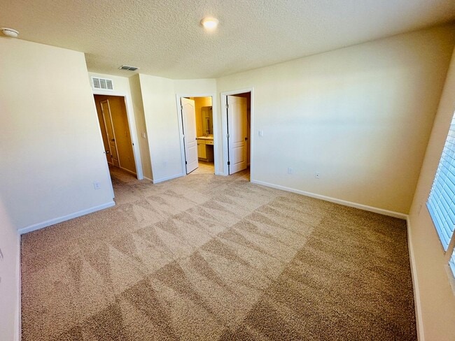 Photo - 3/2.5 Townhome in Bridgewater Community!