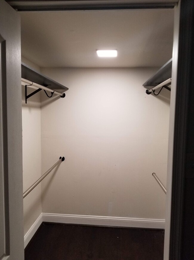 Photo - 5233 Queensberry Ave