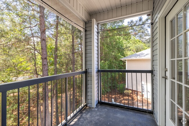 3BR, 2BA 1400SF, Classic: Balcony/Patio