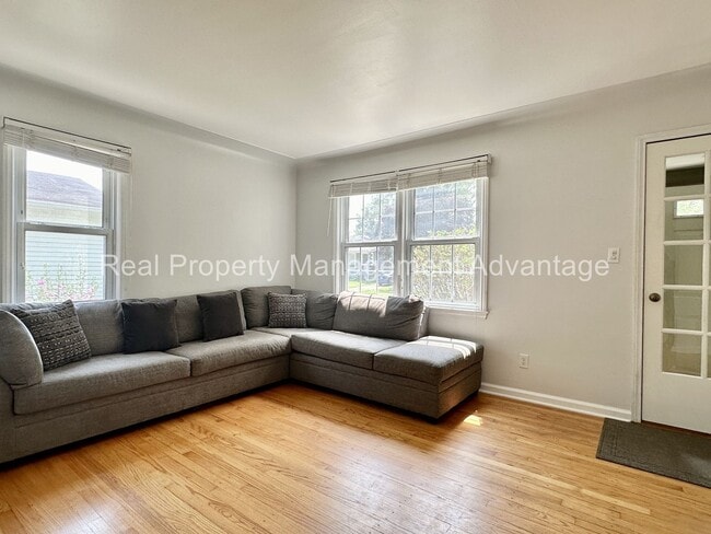 Photo - 1596 Albany St