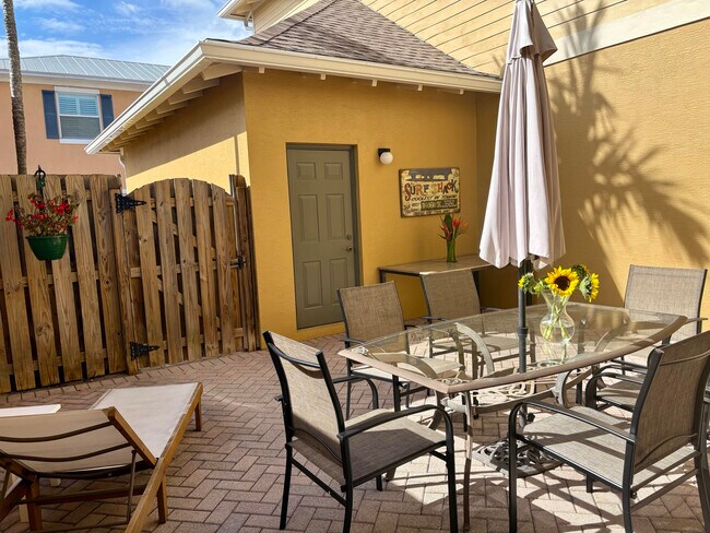 Photo - 188 W Thatch Palm Cir