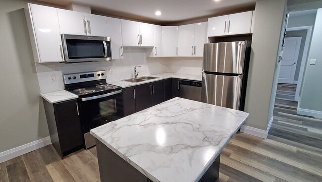 Photo - 349 Queenston St