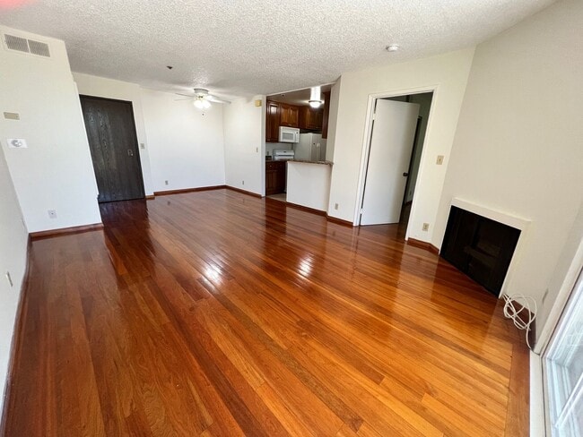 Photo - 1 BEDROOM / 1 BATH APARTMENT - NEAR UCLA C... Unit 201