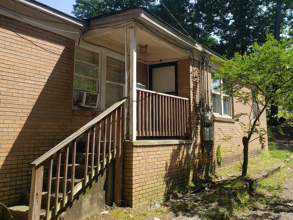Cozy Two Bedroom Duplex in Lincoln Heights! - Cozy Two Bedroom Duplex in Lincoln Heights! House