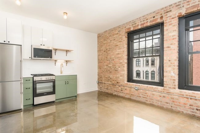 Building Photo - 1540 W Monroe St