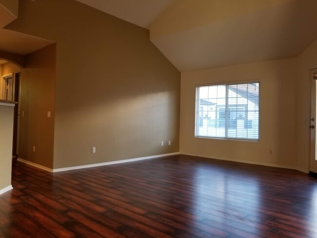 Large Family room with plenty of natural light - 16939 Robins Nest Way Unit 1