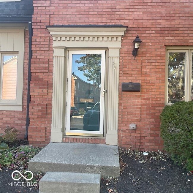 Photo - 1155 Canterbury Square S