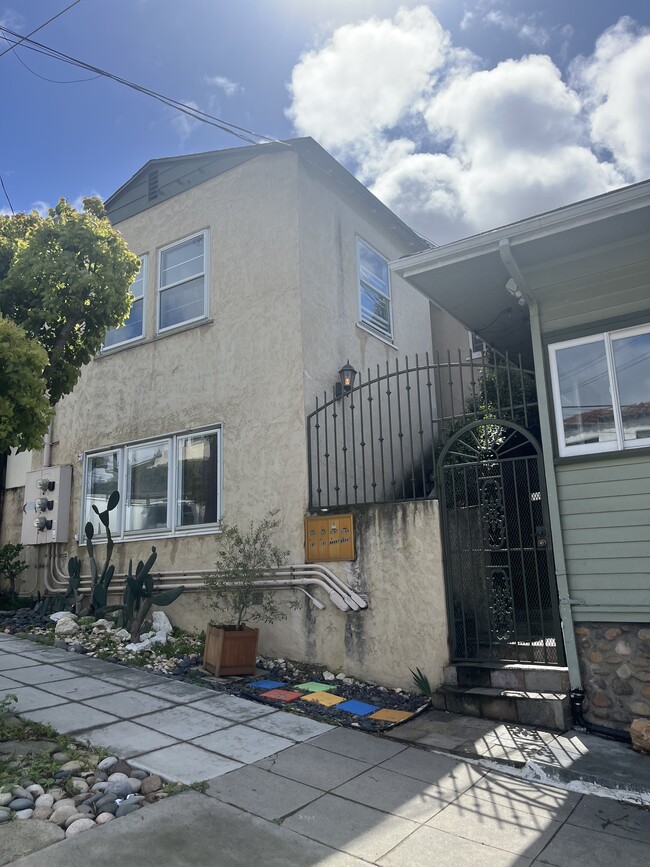 Building Photo - 2169 Brant St Rental