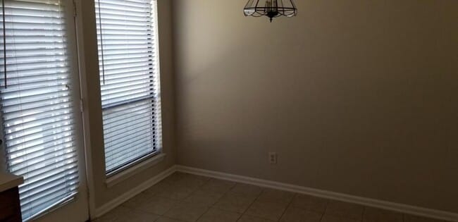 Photo - 18 Upton Ct Dr