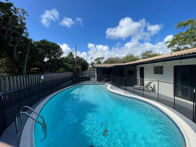 Photo - 2620 NE 19th St