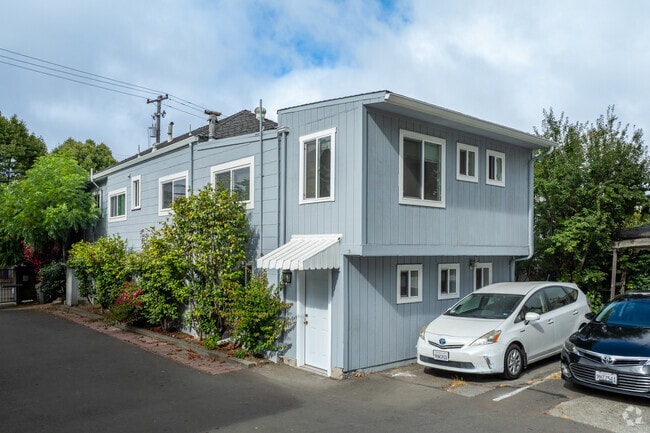 334 building - 334 45th St Rental