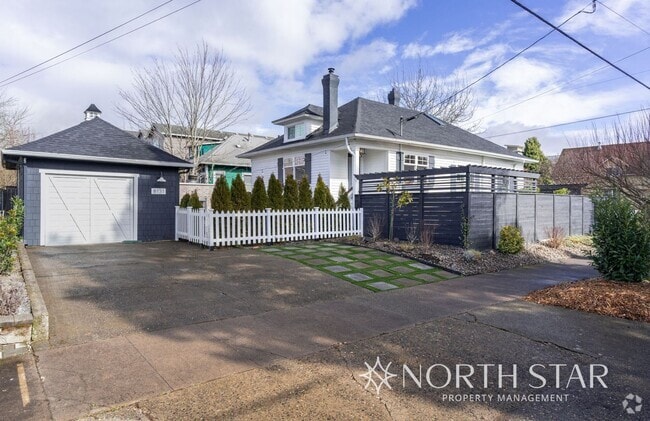 Building Photo - Coming Soon!  Remodeled Sellwood Bungalow Rental