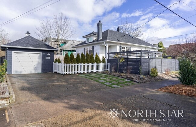 Coming Soon! Remodeled Sellwood Bungalow - Coming Soon!  Remodeled Sellwood Bungalow House