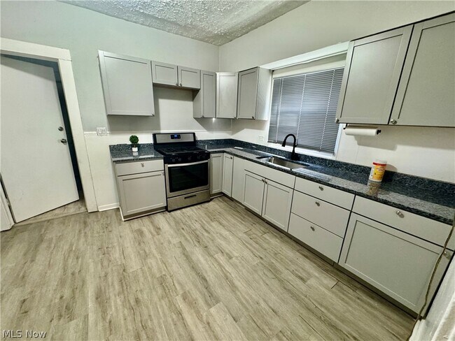 Photo - 2020 Corning Ave