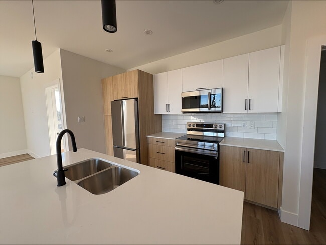 Photo - 1035 Melanson Rd Unit 602