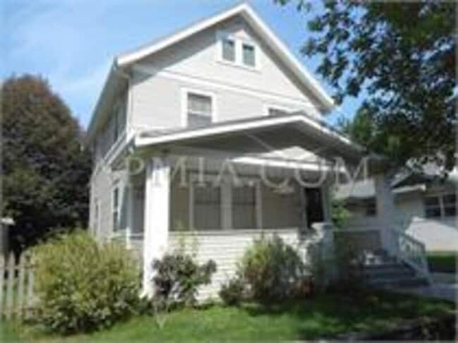 Photo - 992 8th St House