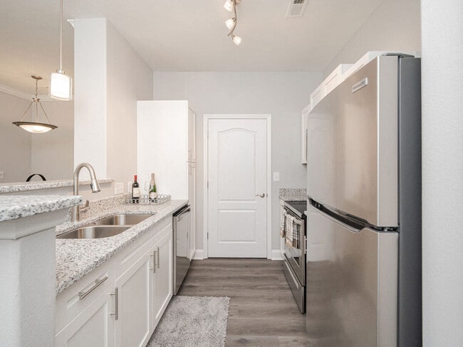 Photo - Brentmoor Apartments