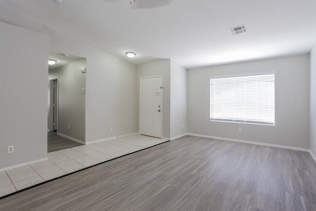 3020 Honeysuckle Ave