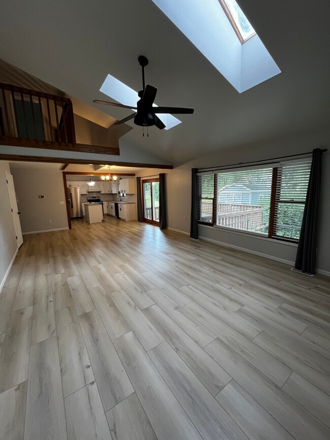 Photo - 705 Plainfield Ct Unit Updated 4 bedroom duplex