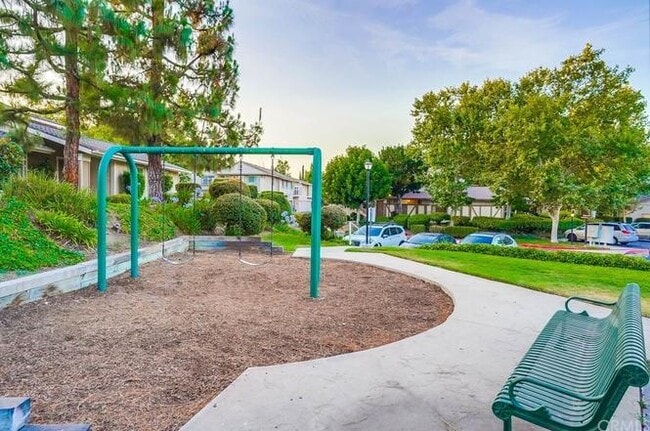 Photo - 1833 Camberley Ln