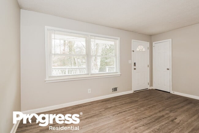 Photo - 643 Milford Dr SW