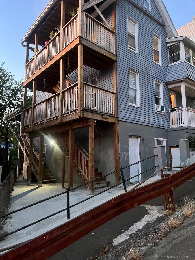 Photo - 11 7th St Apartment Unit 2 Rear