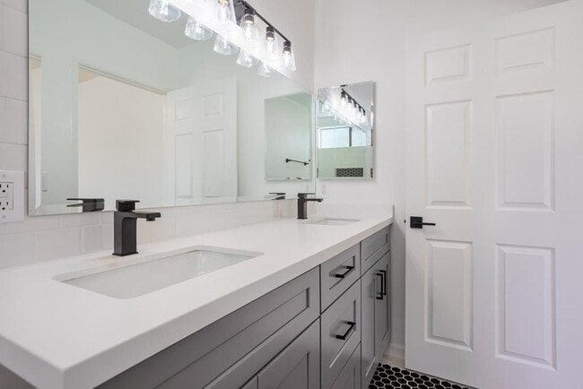 Building Photo - 4454 Coldwater Canyon Ave Rental