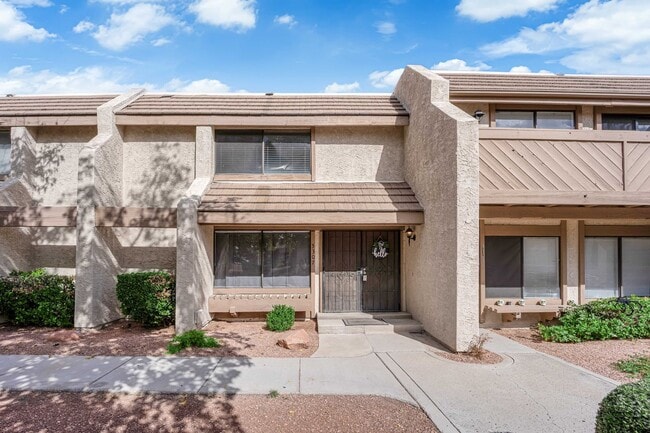 Building Photo - Charming 3 Bedroom ,2 bathroom in Paradise...