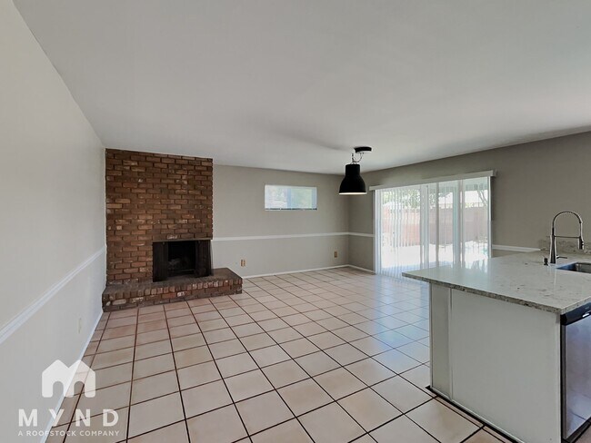 Photo - 537 E Laguna Dr