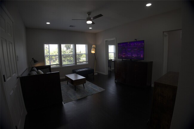 Photo - 2824 Blodgett St Unit 3