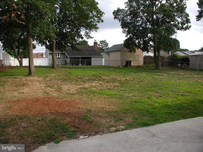 Photo - 489 University Blvd