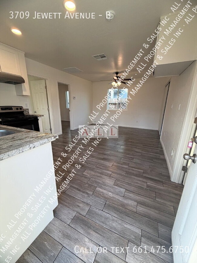 Building Photo - 3709 Jewett Ave Unit B